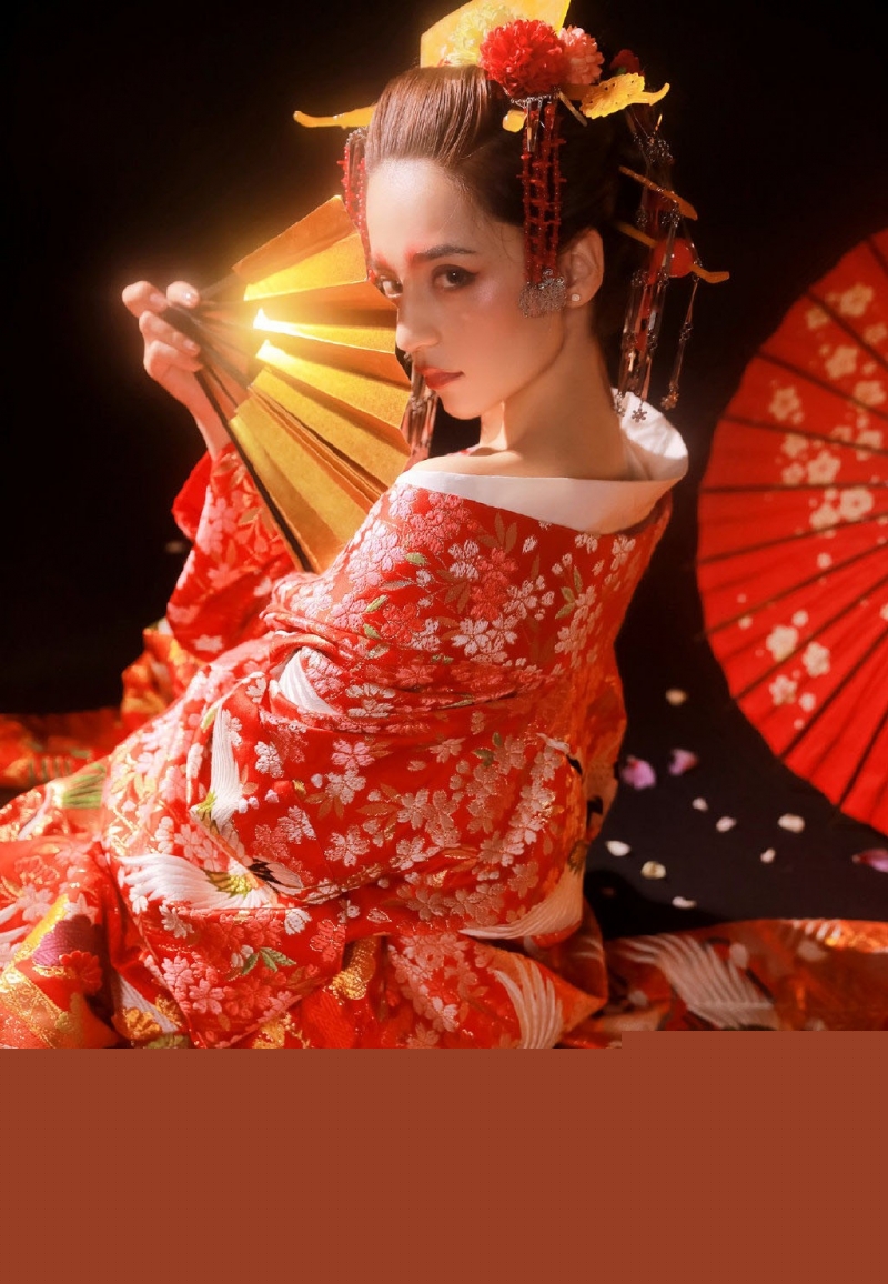 古装红衣美女惹火性感古风图片