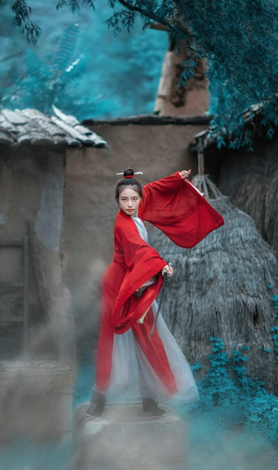 英姿飒爽的古装侠女古风摄影