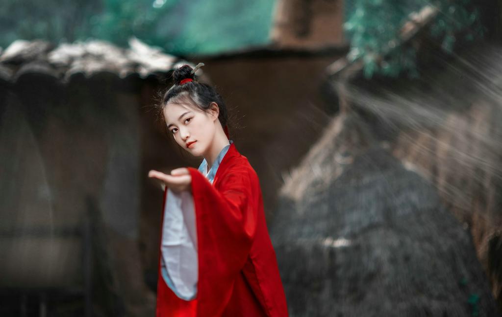 英姿飒爽的古装侠女古风摄影