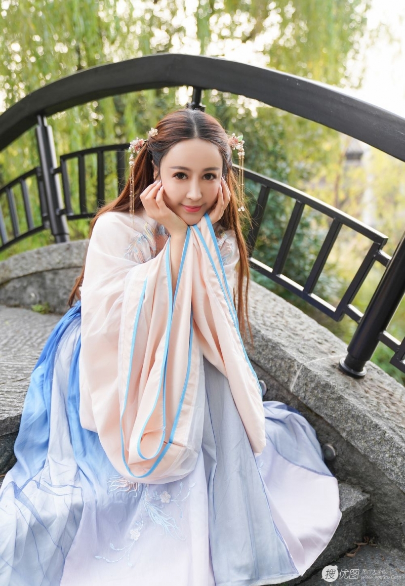 丰满古装美人飘逸古风摄影