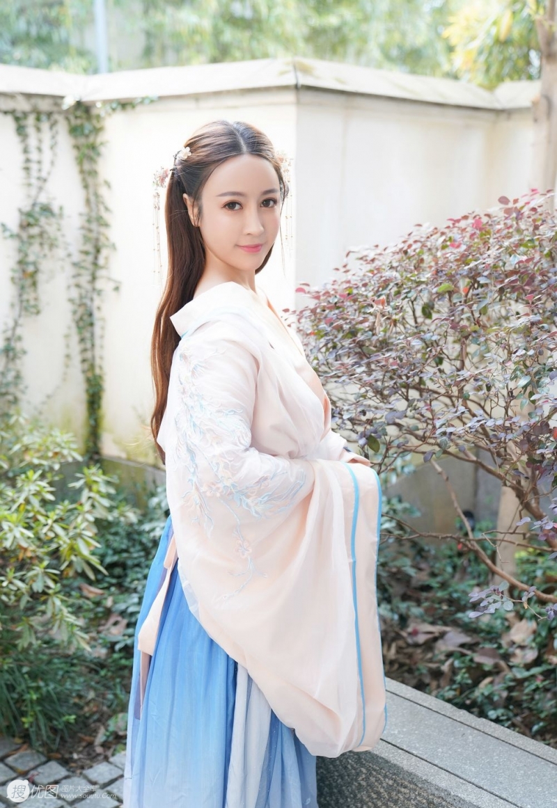 丰满古装美人飘逸古风摄影