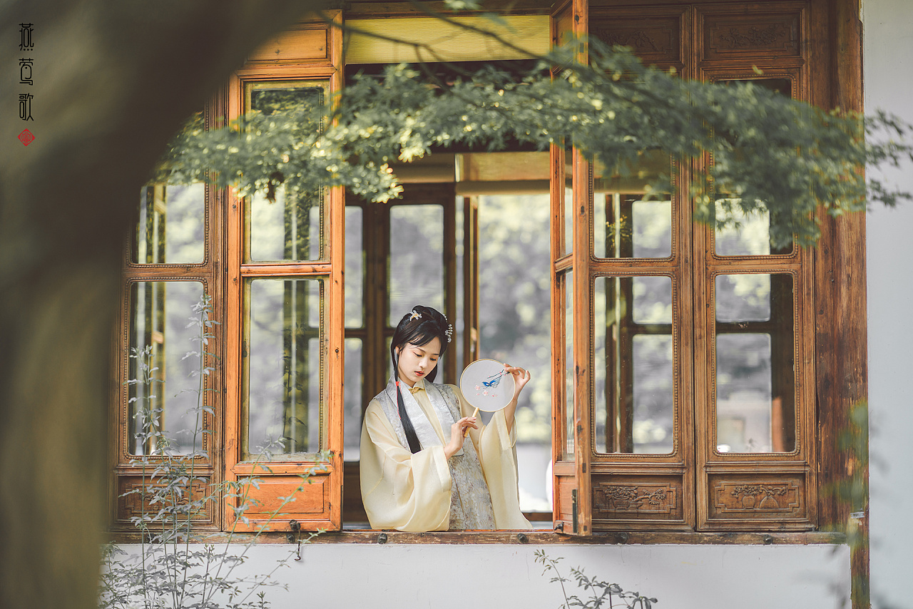 温婉端庄古装美女唯美图片