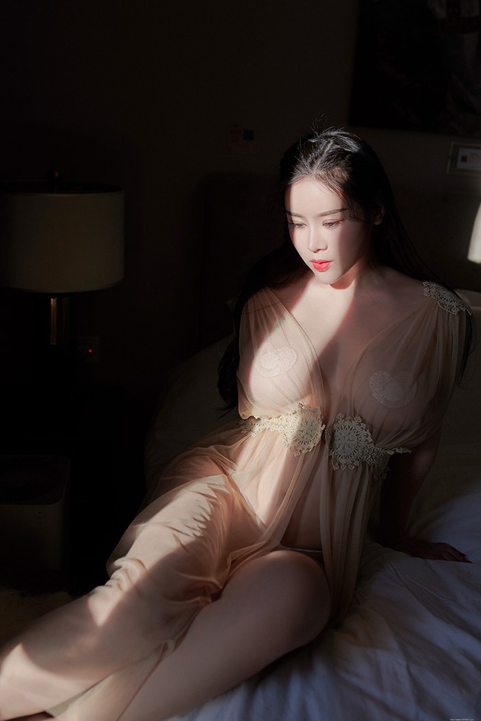 巨乳少妇情难自禁