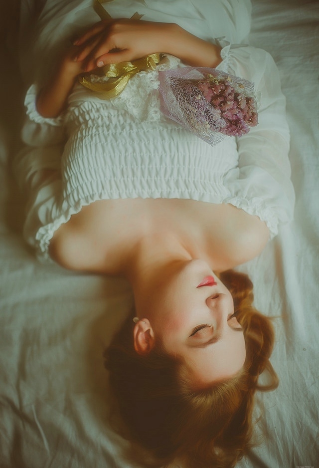 古典柔美复古油画感美女私房写真