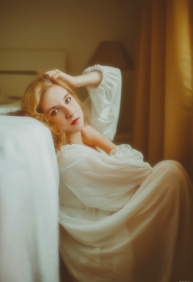 古典柔美复古油画感美女私房写真