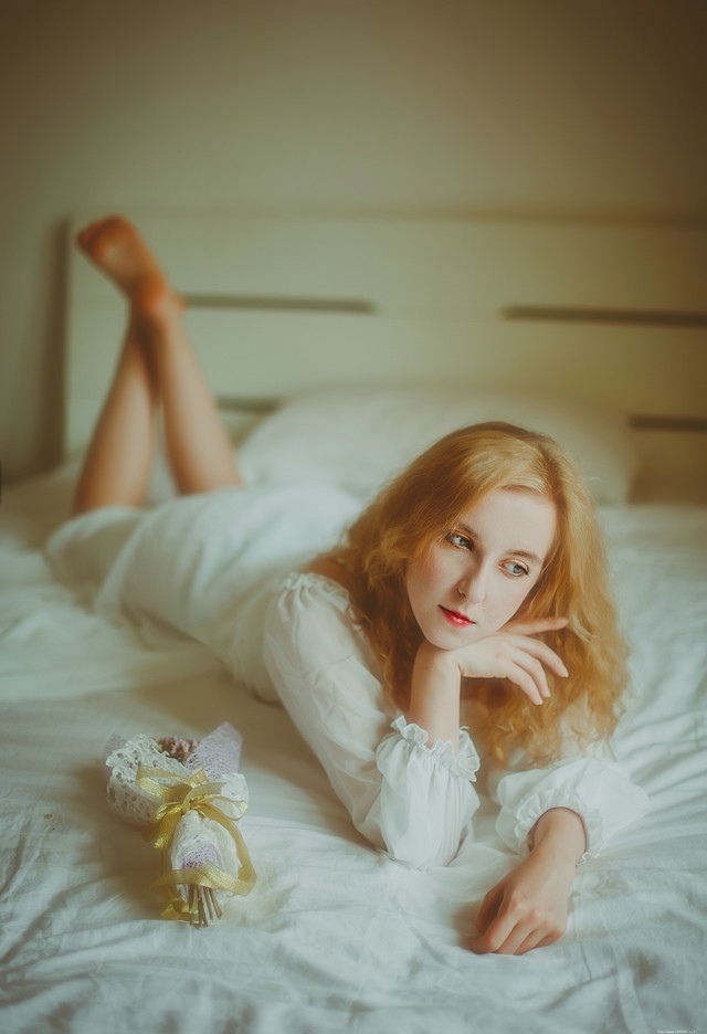 古典柔美复古油画感美女私房写真