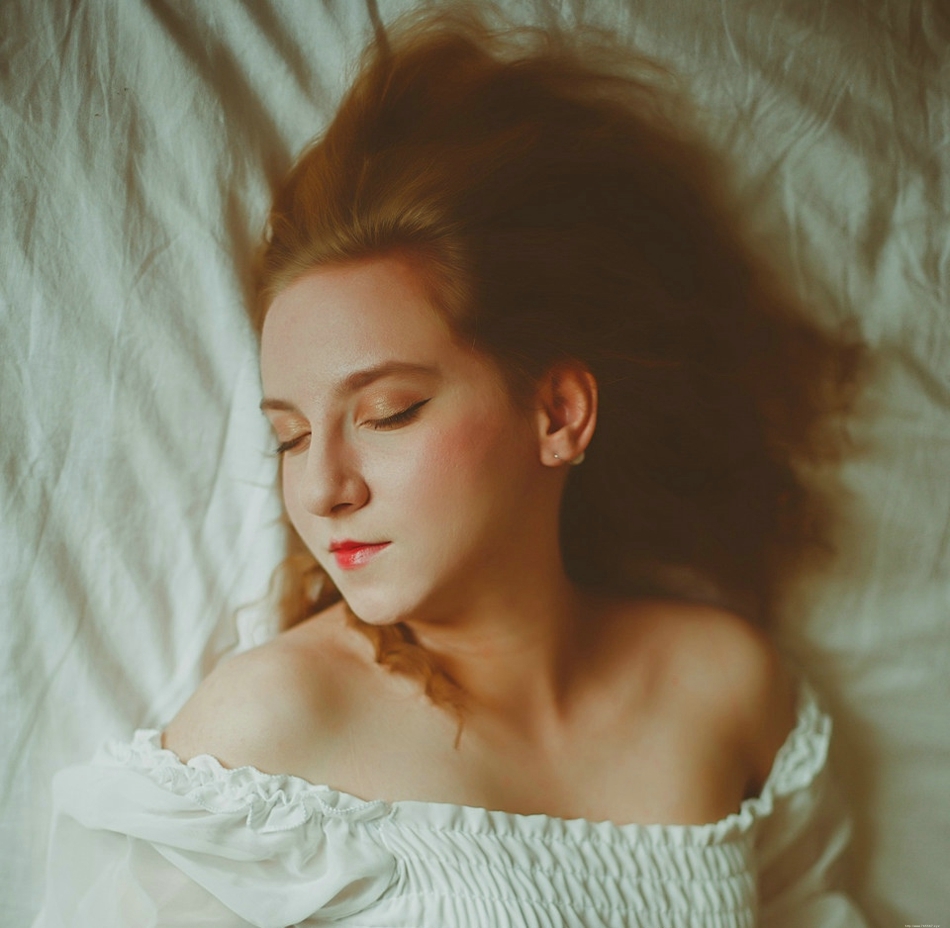 古典柔美复古油画感美女私房写真