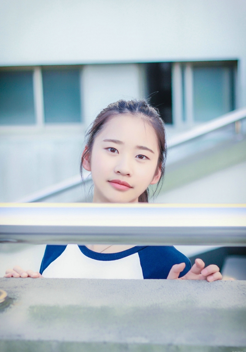 青春马尾美少女娇小甜美可人写真