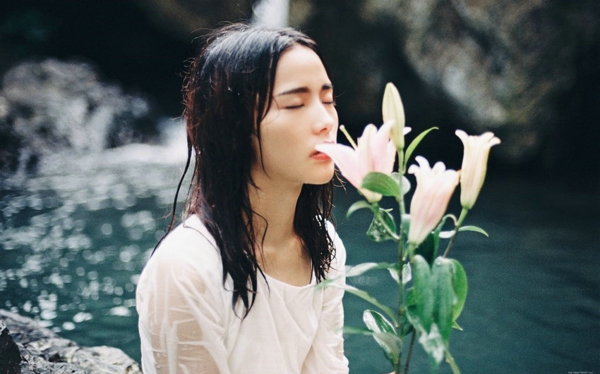 森系美女水中湿身勾起你的治愈心灵