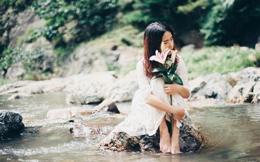 森系美女水中湿身勾起你的治愈心灵