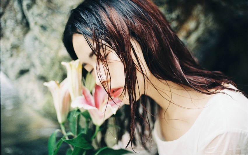 森系美女水中湿身勾起你的治愈心灵