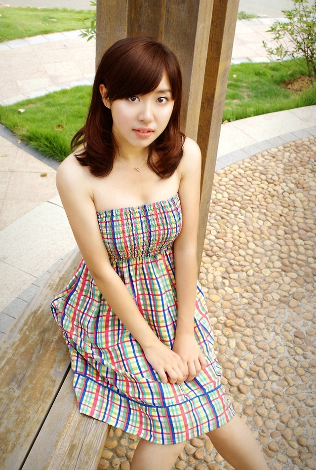 清纯可爱白嫩抹胸美女甜美小清新高清写真