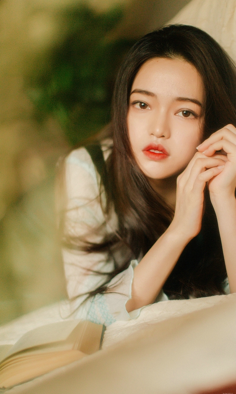 高颜值养眼女神私房慵懒卷发温馨写真