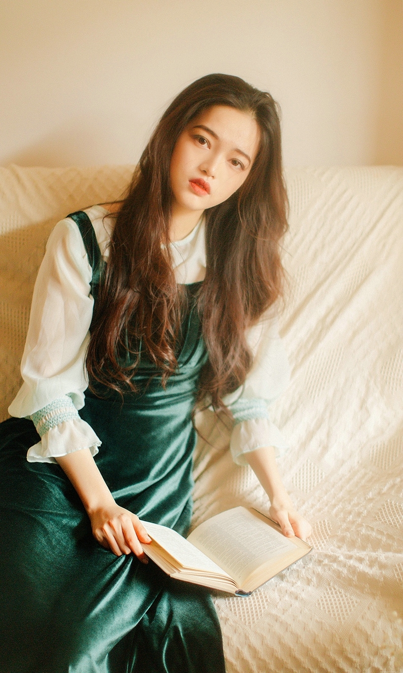 高颜值养眼女神私房慵懒卷发温馨写真