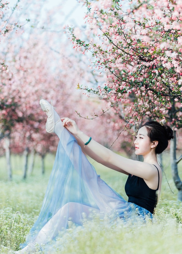 人间四月美如画芭蕾美女舞动人生