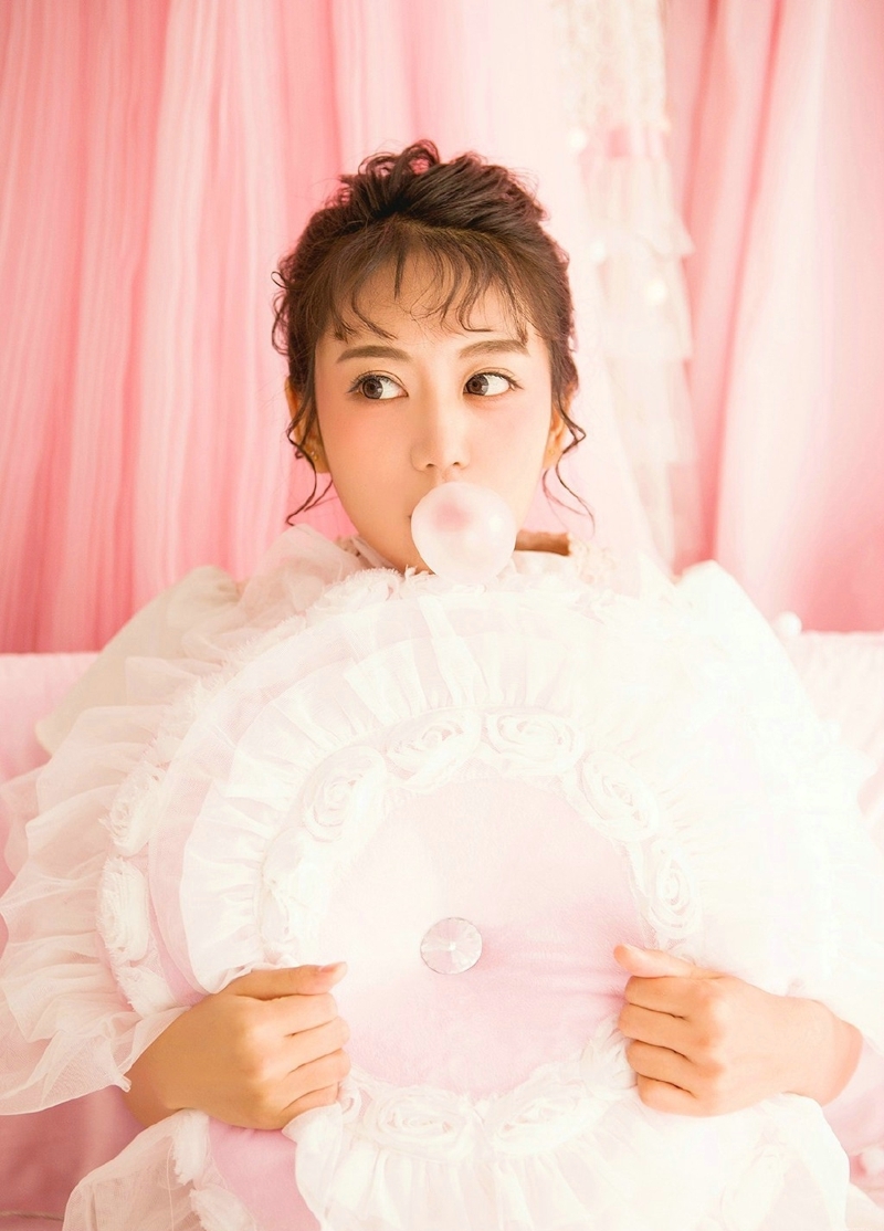 俏皮泡泡妹子粉红私房如花般美丽