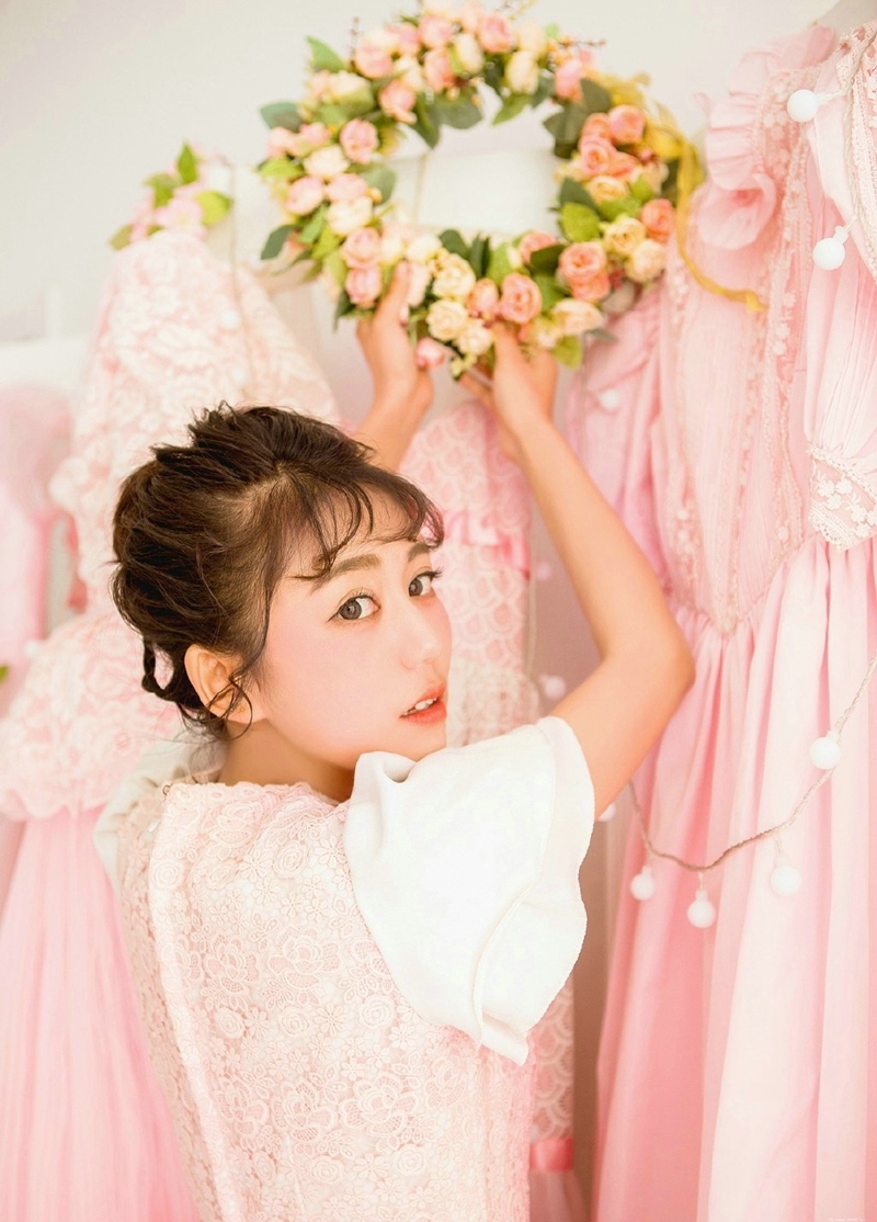 俏皮泡泡妹子粉红私房如花般美丽