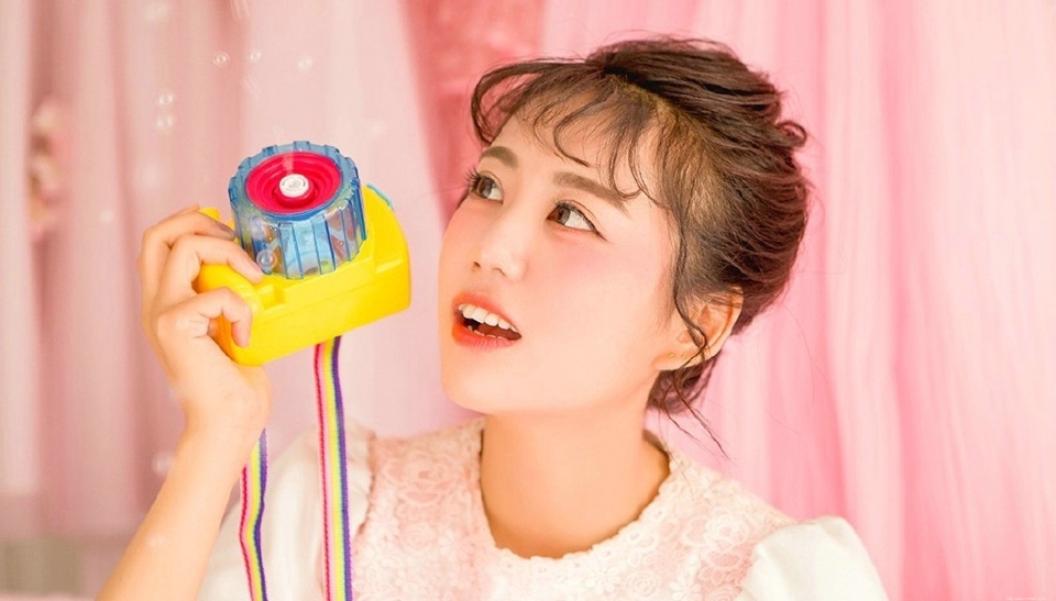 俏皮泡泡妹子粉红私房如花般美丽