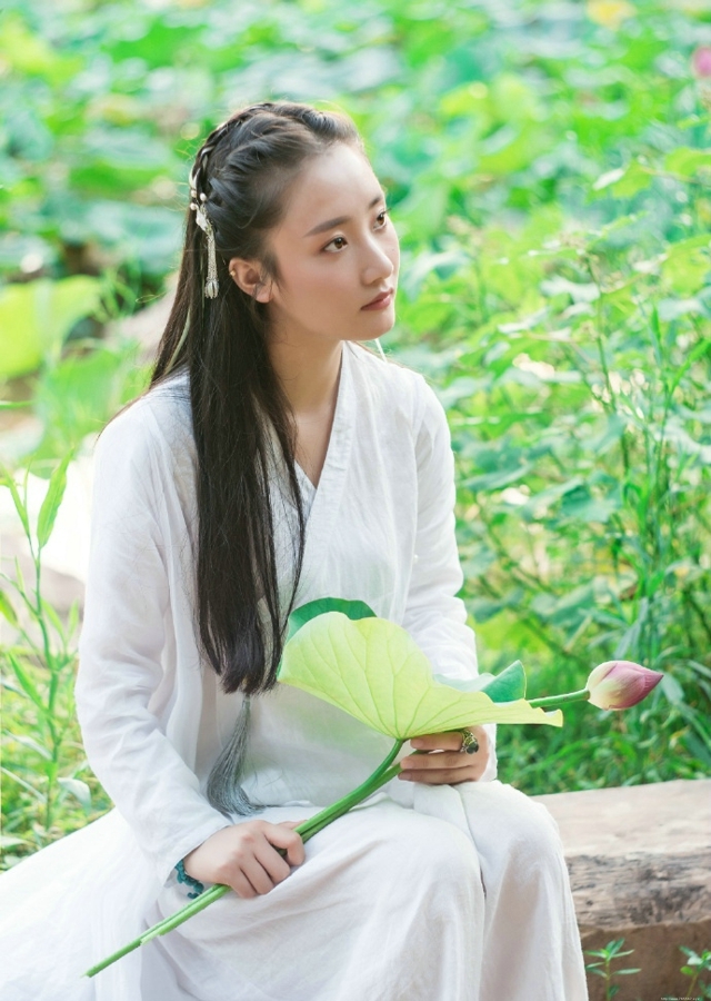 荷花池里荷花女清纯可爱美女甜美荷花池写真