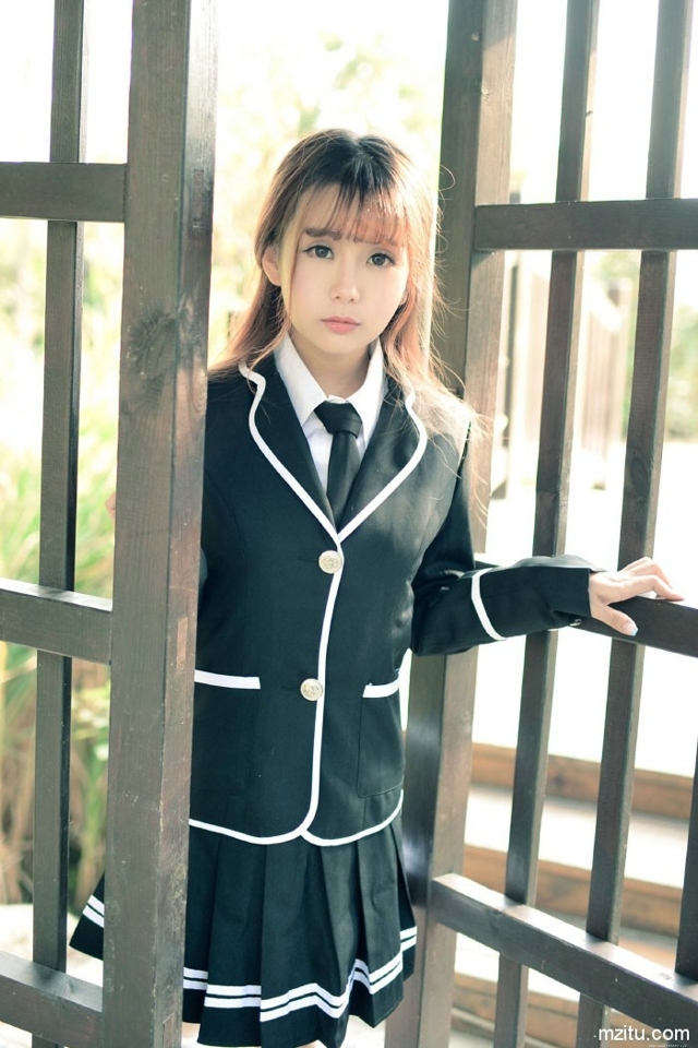 初恋般的甜美萝莉教主Vin校服写真