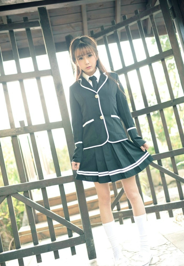 初恋般的甜美萝莉教主Vin校服写真