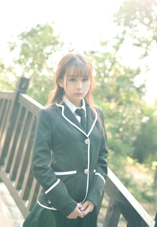 初恋般的甜美萝莉教主Vin校服写真