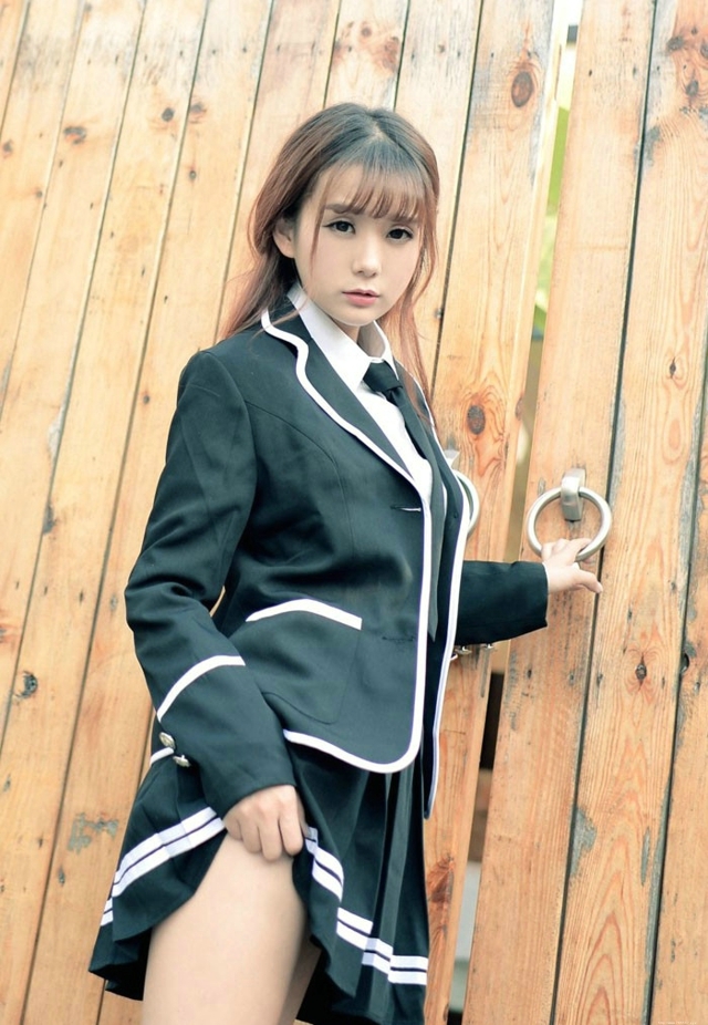 初恋般的甜美萝莉教主Vin校服写真