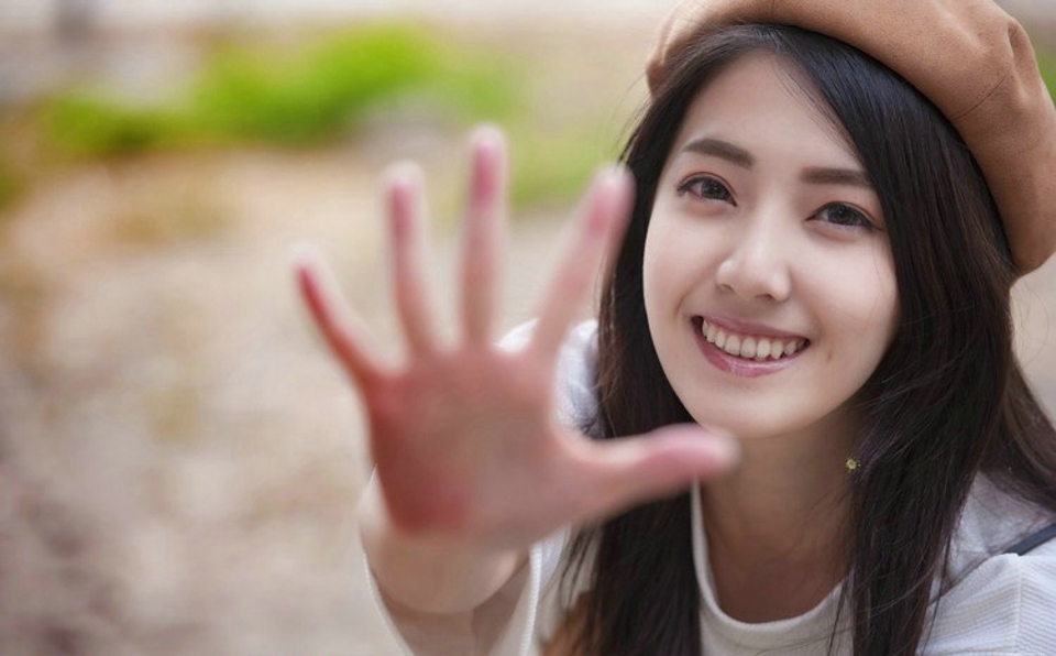 笑颜如花可爱甜美邻家女孩珊珊清纯户外写真