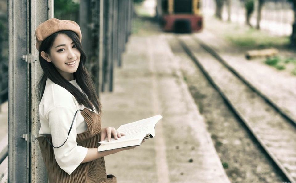 笑颜如花可爱甜美邻家女孩珊珊清纯户外写真