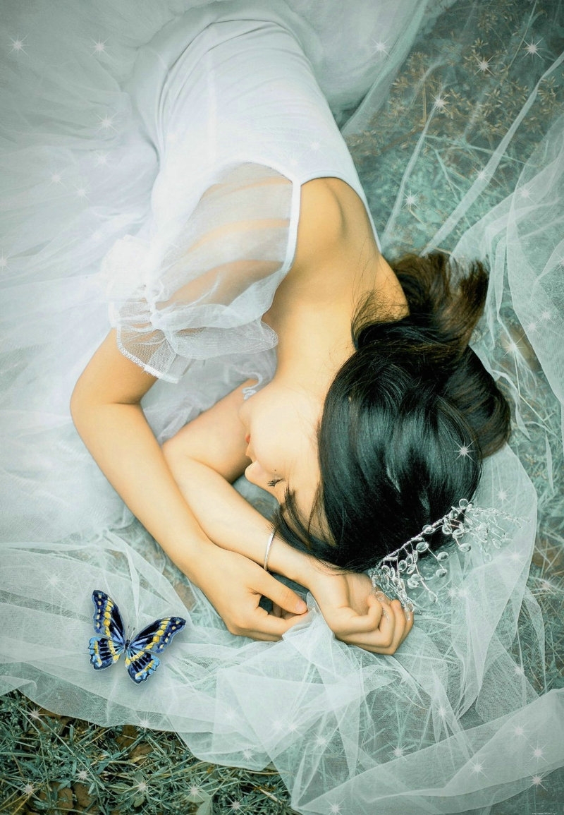 氧气美少女公主裙皇冠森林深处唯美写真