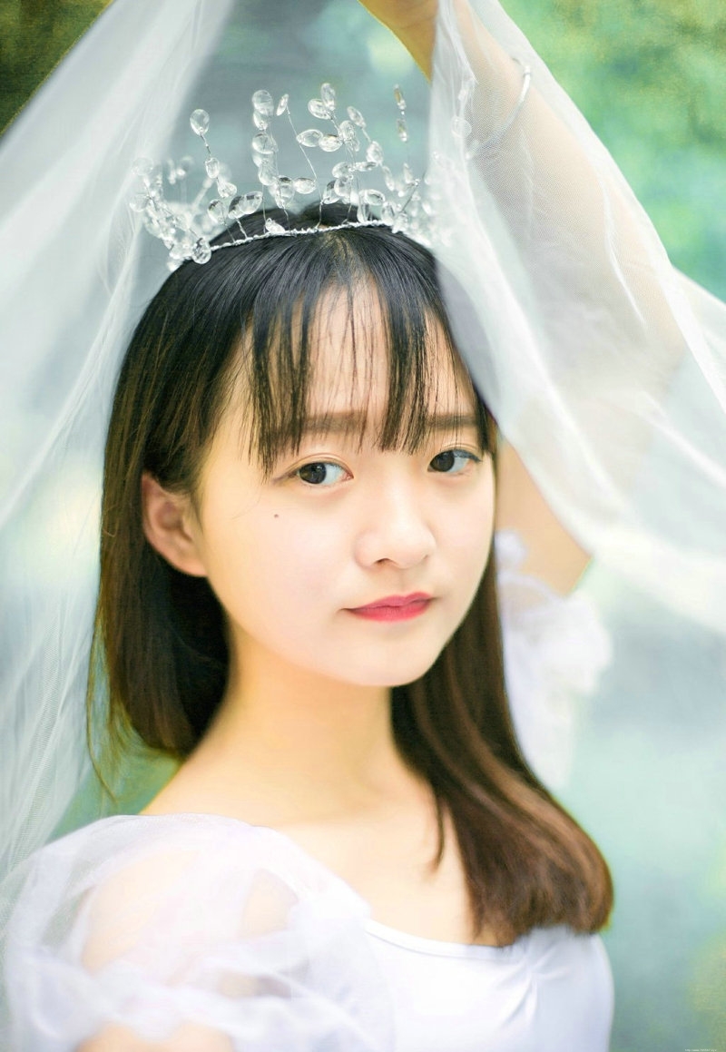氧气美少女公主裙皇冠森林深处唯美写真