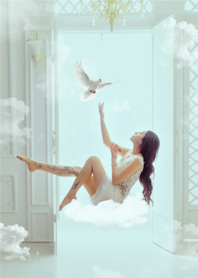 唯美悬浮室内妖娆美女迷人写真