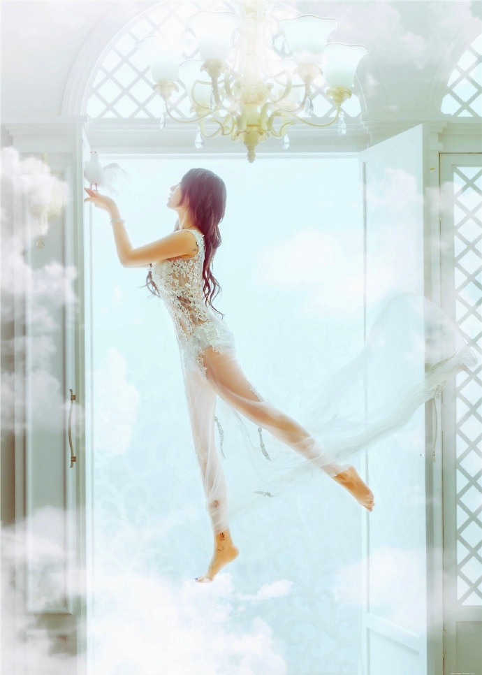 唯美悬浮室内妖娆美女迷人写真