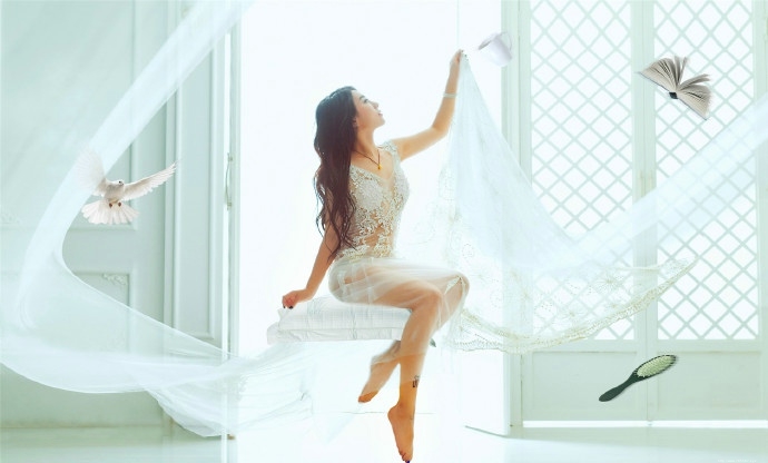 唯美悬浮室内妖娆美女迷人写真