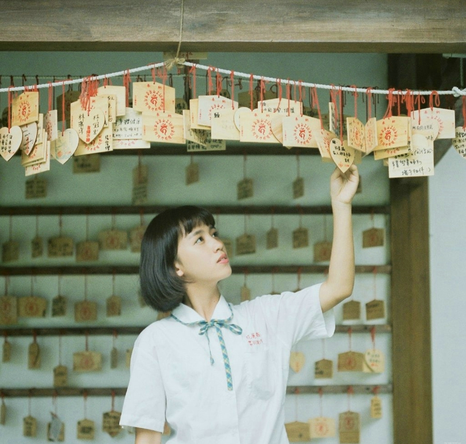 日系短发校服妹子清纯漂亮养眼写真