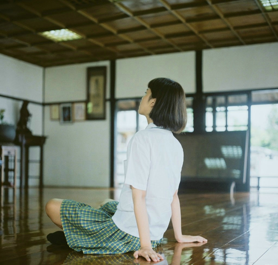 日系短发校服妹子清纯漂亮养眼写真