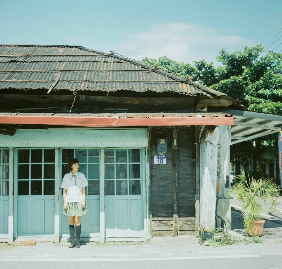 日系短发校服妹子清纯漂亮养眼写真