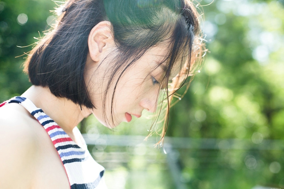 清凉夏日俏皮可爱女神甜美迷人户外调皮写真