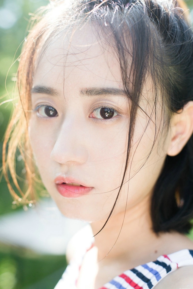 清凉夏日俏皮可爱女神甜美迷人户外调皮写真