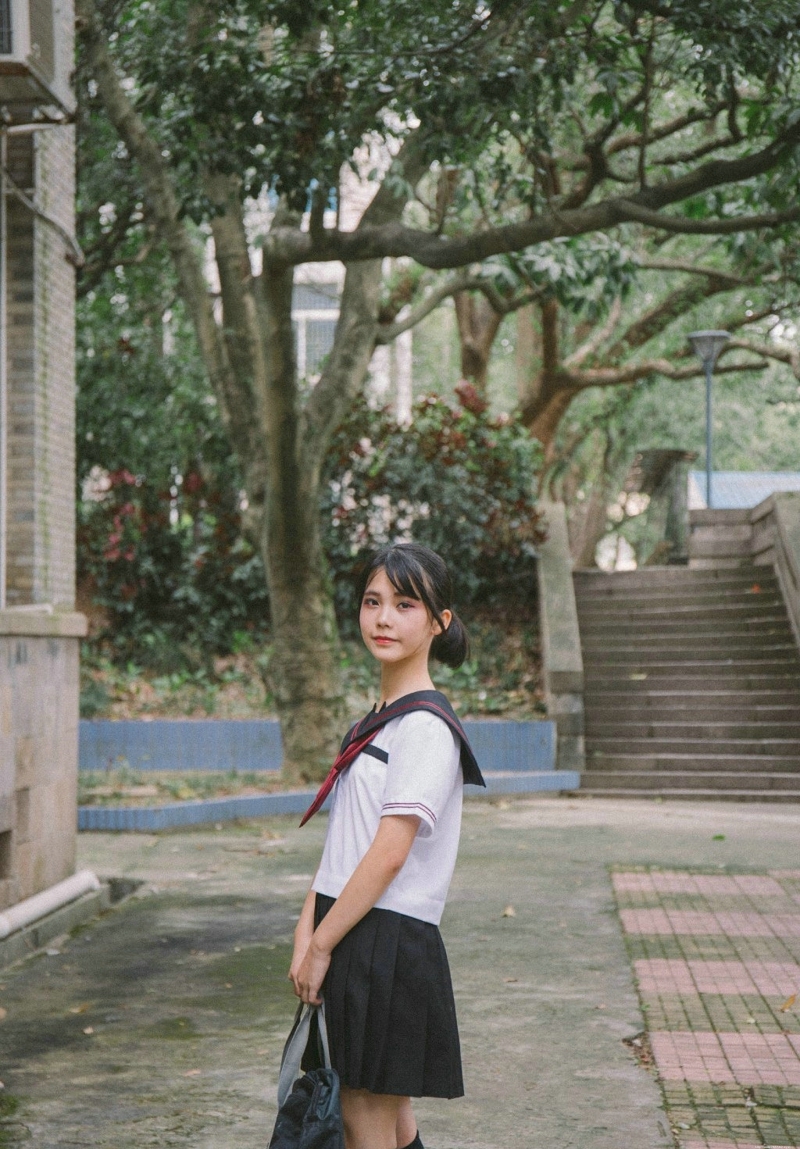 日系马尾青春姑娘娇柔可人