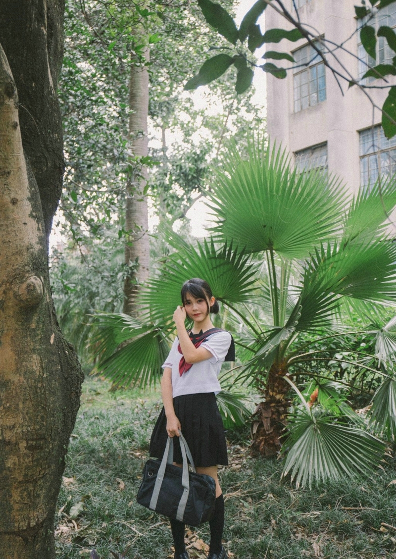 日系马尾青春姑娘娇柔可人