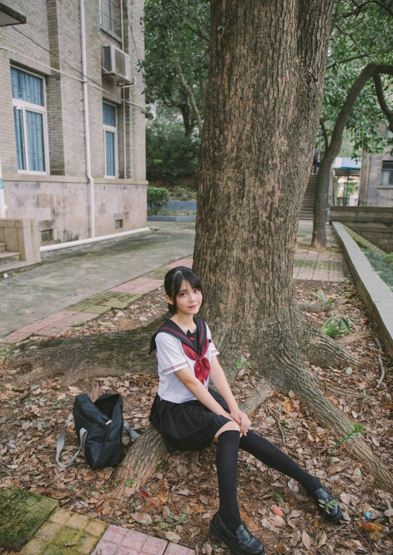 日系马尾青春姑娘娇柔可人