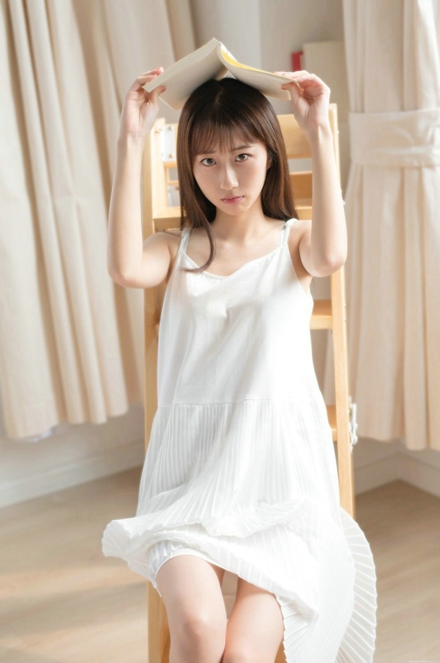 清纯朦胧美少女闺房甜美迷人睡衣温馨写真