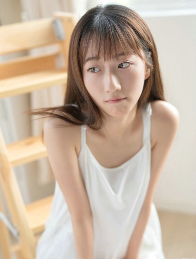 清纯朦胧美少女闺房甜美迷人睡衣温馨写真