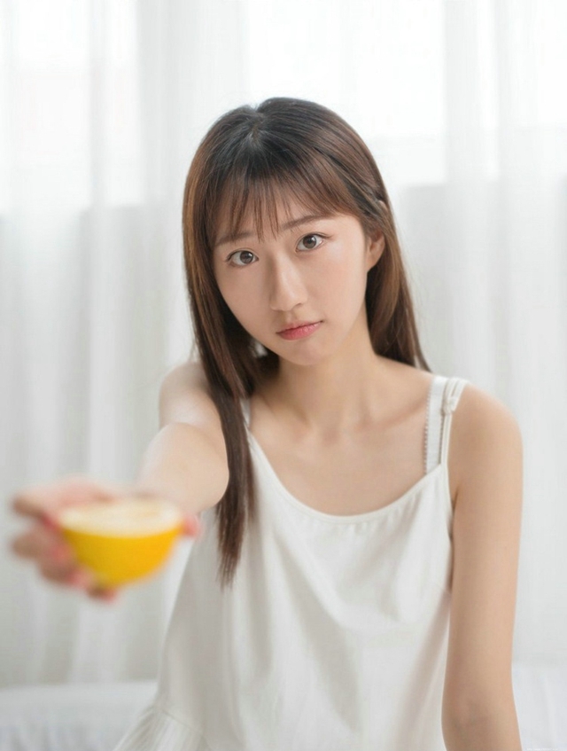 清纯朦胧美少女闺房甜美迷人睡衣温馨写真