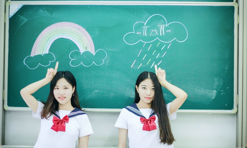 毕业季青春校服姐妹花美好相伴