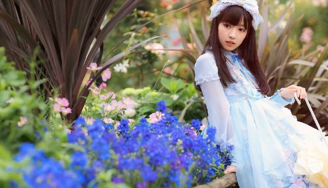 花园清新洛丽塔服少女粉嫩甜美阳光照人