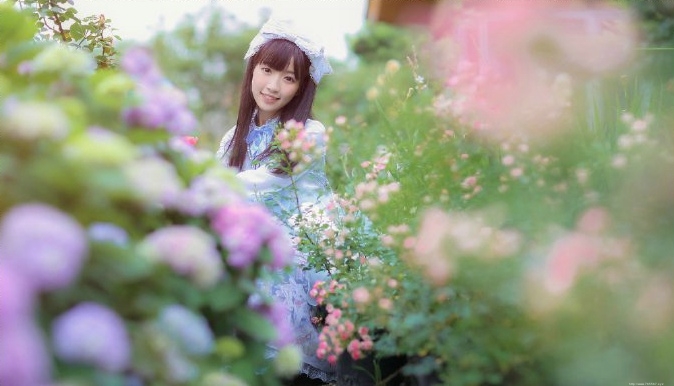 花园清新洛丽塔服少女粉嫩甜美阳光照人