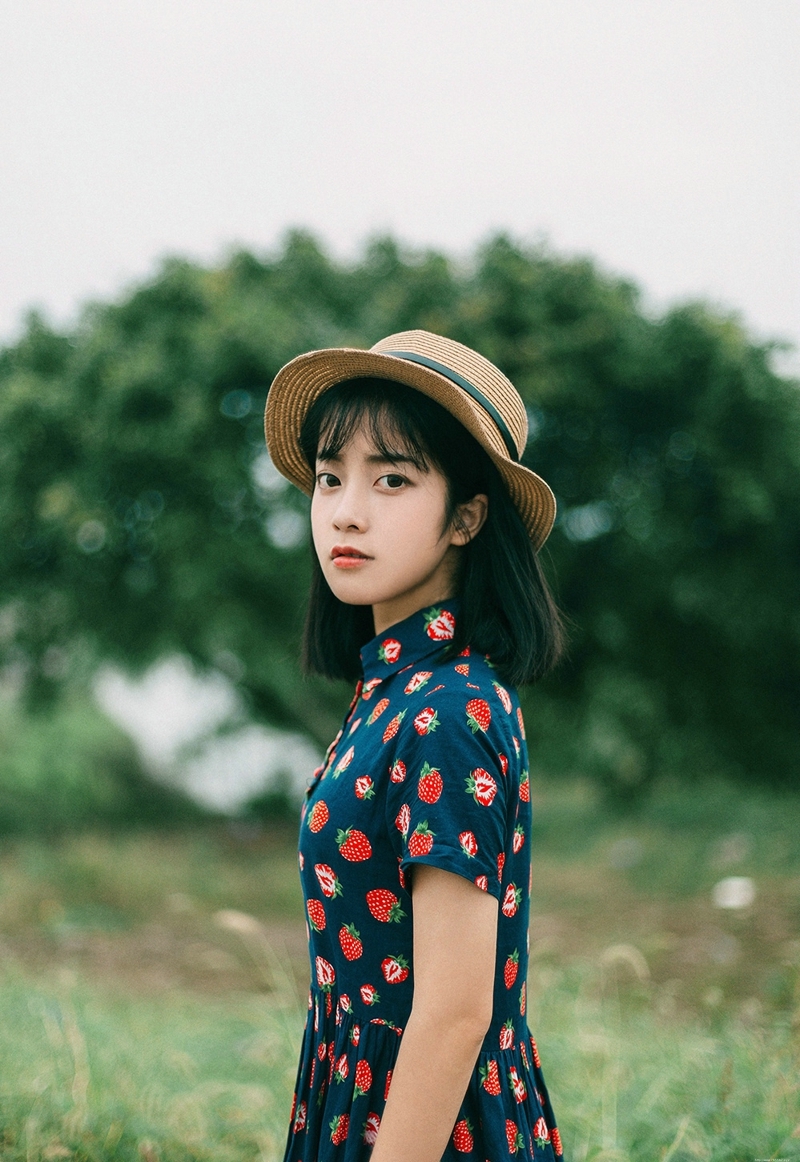 清新户外娃娃裙可爱少女大眼灵动