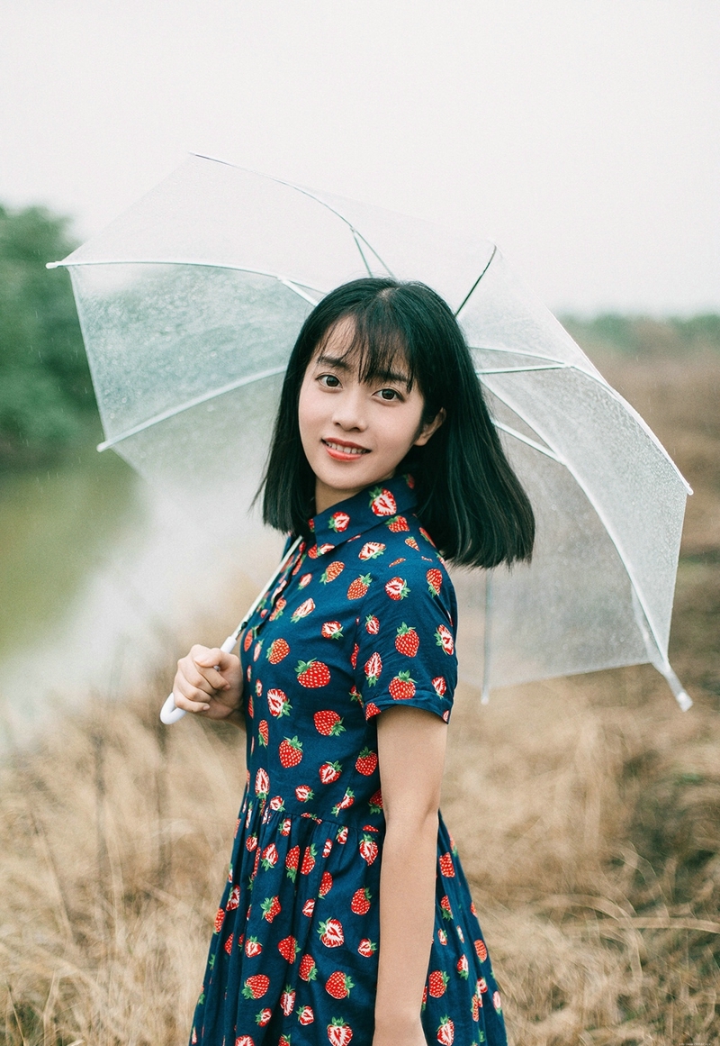 清新户外娃娃裙可爱少女大眼灵动